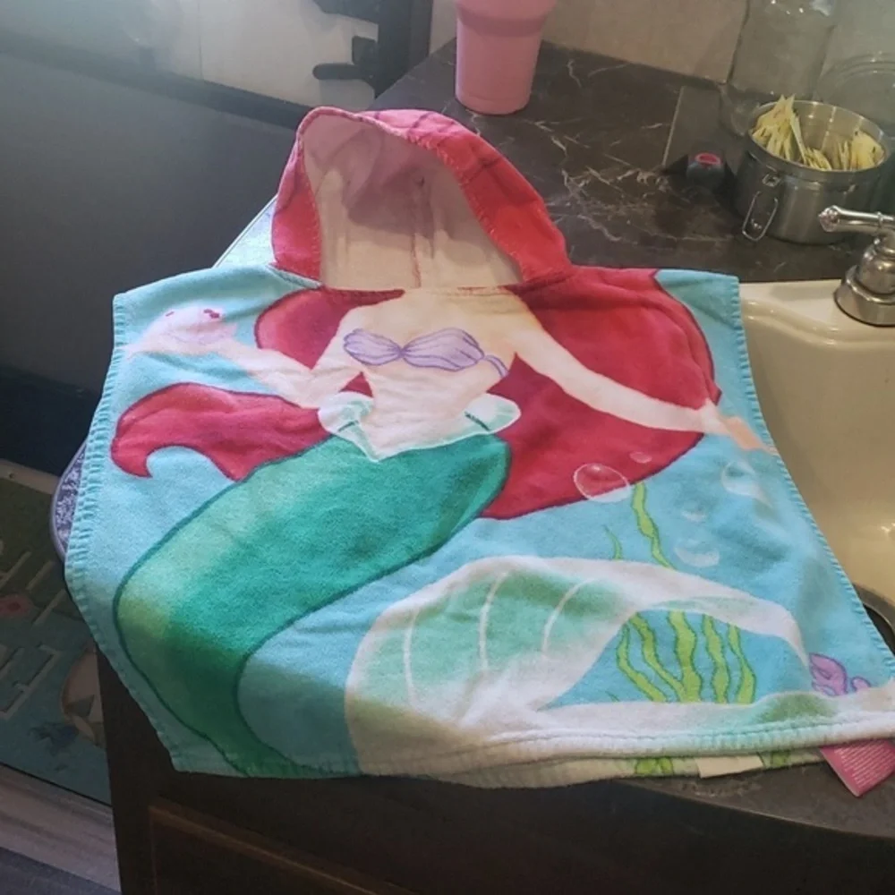 Disney Ariel Mermaid 🧜‍♀️ Hooded‎ Towel